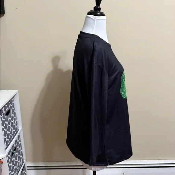 Shamrock print blouse - new,no tags - Picture 2 of 6